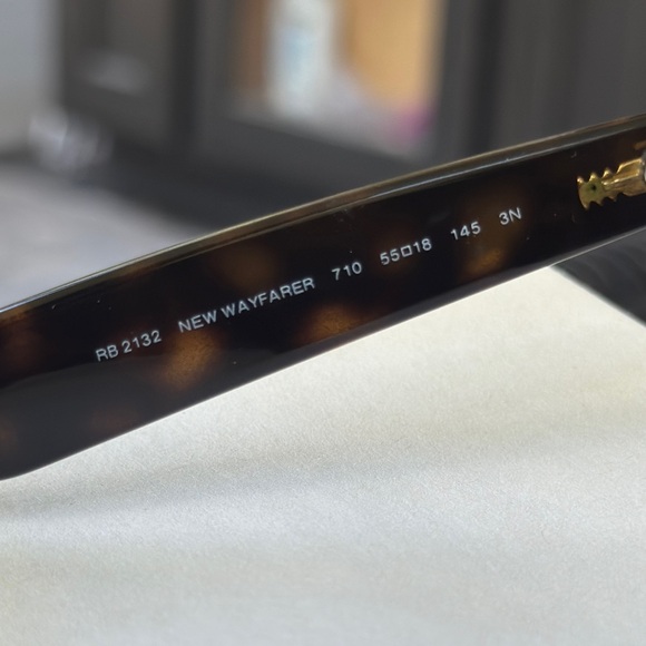 Ray-Ban Wayfarer Tortoise Shell Sunglasses - Picture 6 of 9